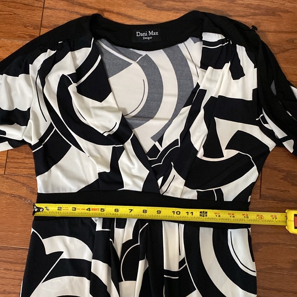 Vintage Dani Max open shoulders blk/ wht dress. Size Medium - Picture 9 of 11